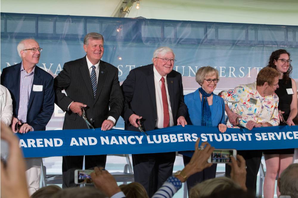 Ribbon-cutting at the Arend and Nancy Lubbers Student Services Center Dedication